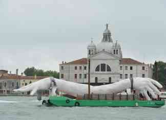 Dopo Support, Lorenzo Quinn ritorna a Venezia con due opere lorenzo quinn
