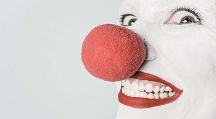 Make up di Halloween: IT spopola e noi vi spieghiamo come truccarvi da clown make up di halloween autunno sgaialand magazine veneto triveneto trucco it pennywise anna cortellazzo stephen king movie film