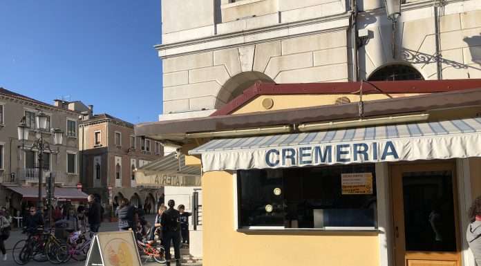 La crema fritta del “barachin dele creme” a Chioggia crema fritta