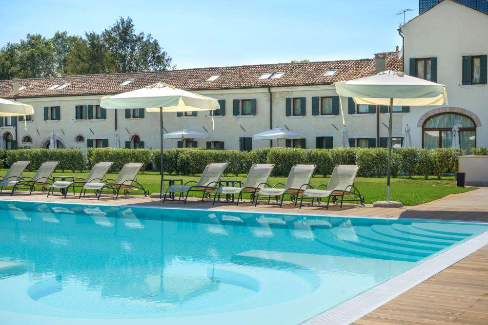 piscina di villa barbarich