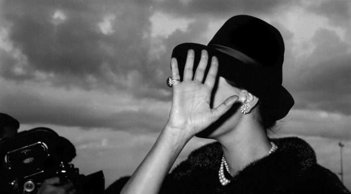 “Paparazzi. Fotografi e divi dalla Dolce Vita a oggi” in mostra a Vicenza Paparazzi. Fotografi e divi dalla Dolce Vita a oggi.