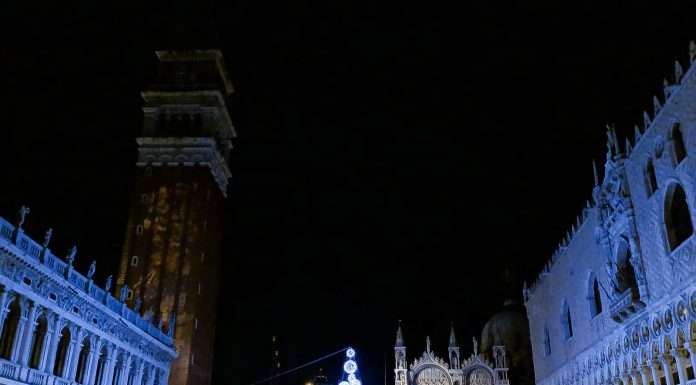 Lo Scatto delle Meraviglie: l’albero di Natale in Piazza San Marco a Venezia albero di natale piazza san marco