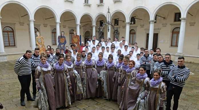 Con le 12 Marie e il palco dello scenografo Checchetto, Venezia entra nel vivo del Carnevale