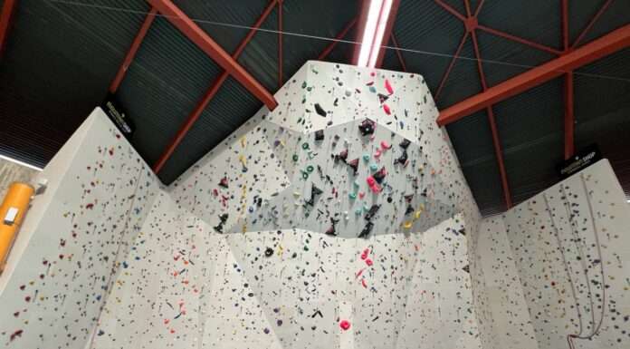 Climbing Zoo Longarone: la parete da arrampicata che richiama appassionati da tutto il Veneto Climbing Zoo Longarone