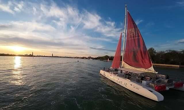 Venezia in catamarano: l’esperienza insolita e chic per vivere la Laguna come mai prima d’ora catamarano Venezia