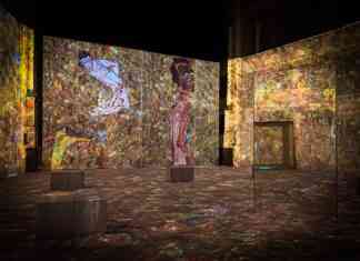 Un bacio senza tempo: a Verona, Klimt e Shakespeare incantano il Teatro Ristori in un viaggio immersivo tra arte ed emozioni Un bacio senza tempo Verona teatro ristori