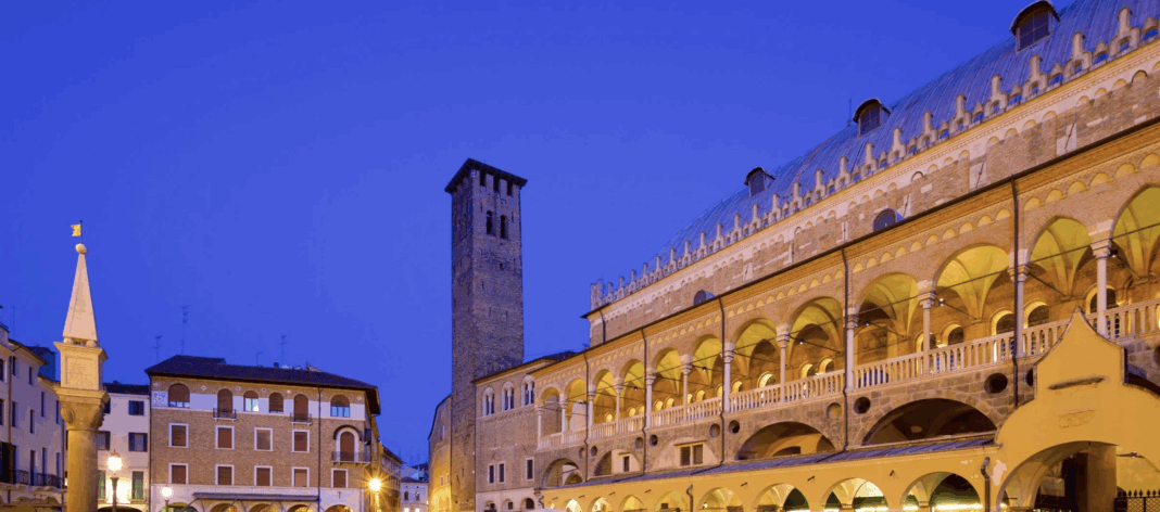 torre degli anziani Padova, Piazza della Frutta torre degli anziani padova piazza della frutta