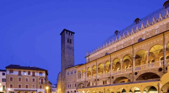 Padova dall’alto: apre al pubblico la Torre degli Anziani, il più antico edificio civico della città torre degli anziani padova piazza della frutta