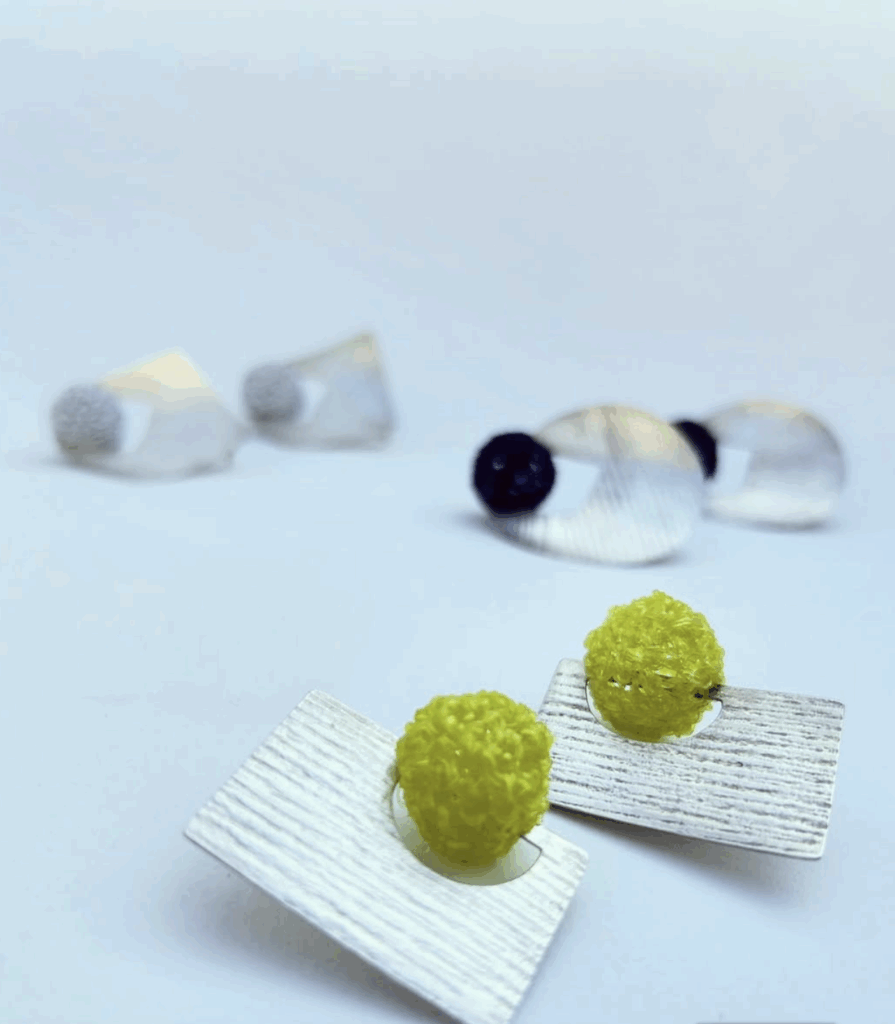 Laura Stefani gioielli in plastica riciclata