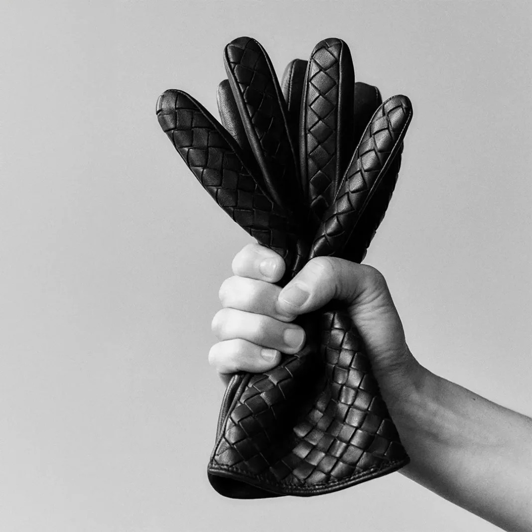 dettaglio intrecciato Bottega Veneta lavorazione artigianale veneta dettaglio intrecciato Bottega Veneta lavorazione artigianale veneta
